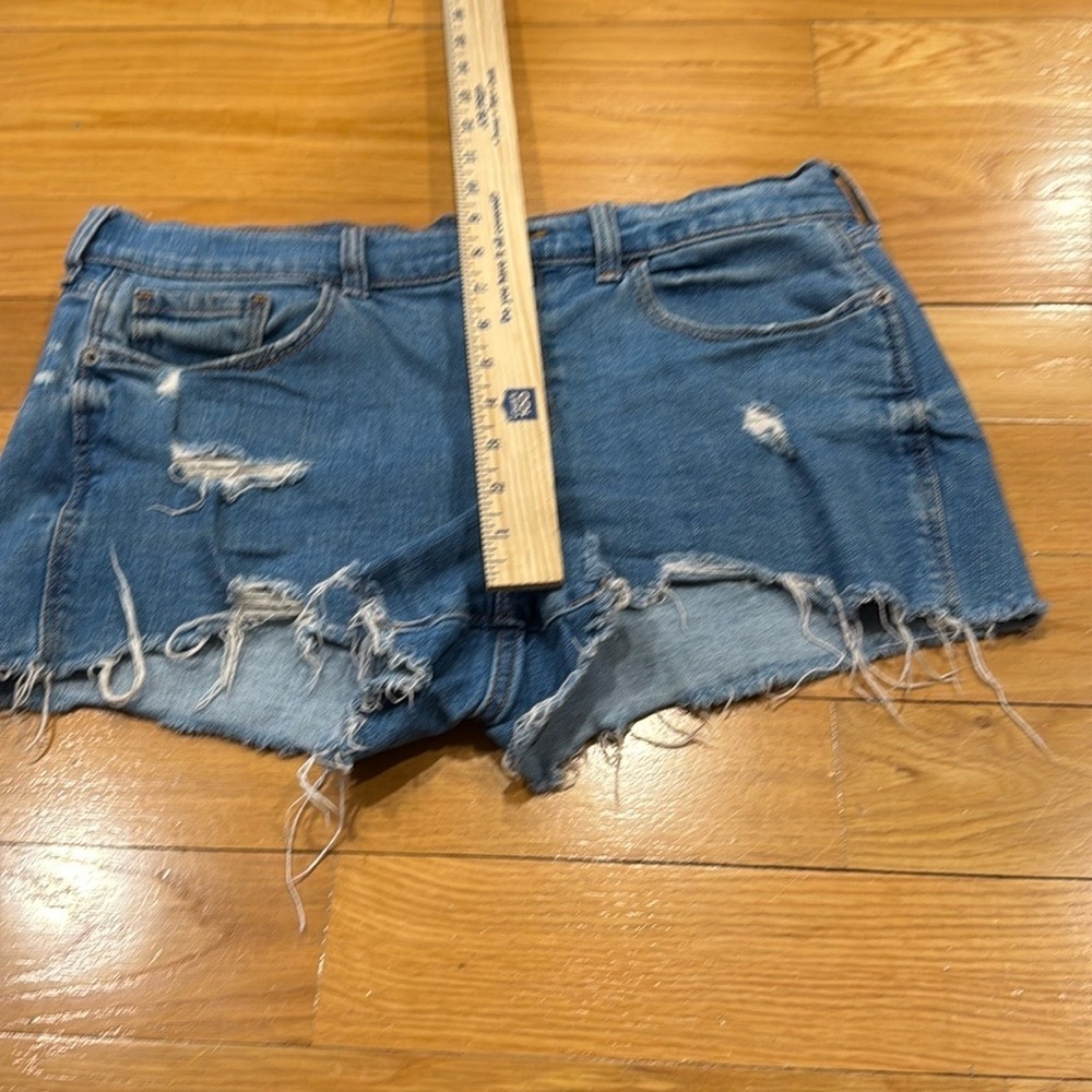 Old Navy Blue Distressed Jean Shorts with Frayed Hem - Picture 6 of 10